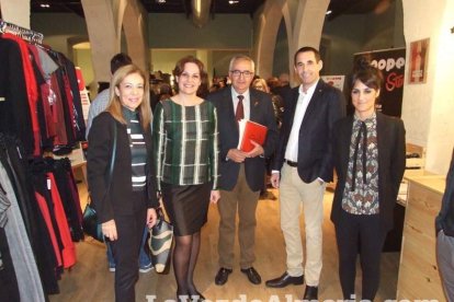 Cáritas inaugura su tienda Koopera Store en la Plaza San Sebastián. Fotos: JA Barrios.