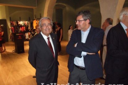 Cáritas inaugura su tienda Koopera Store en la Plaza San Sebastián. Fotos: JA Barrios.