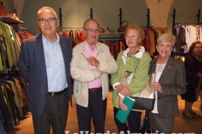 Cáritas inaugura su tienda Koopera Store en la Plaza San Sebastián. Fotos: JA Barrios.