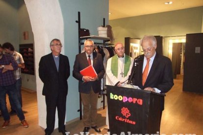 Cáritas inaugura su tienda Koopera Store en la Plaza San Sebastián. Fotos: JA Barrios.