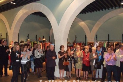 Cáritas inaugura su tienda Koopera Store en la Plaza San Sebastián. Fotos: JA Barrios.