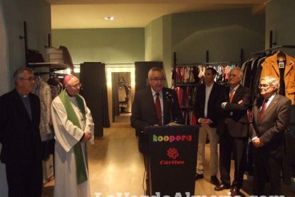 Cáritas inaugura su tienda Koopera Store en la Plaza San Sebastián. Fotos: JA Barrios.
