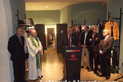 Cáritas inaugura su tienda Koopera Store en la Plaza San Sebastián. Fotos: JA Barrios.