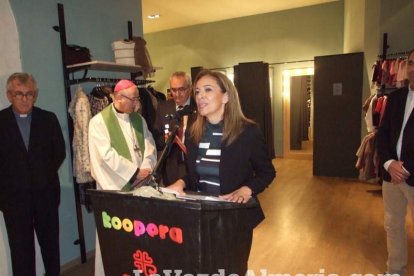 Cáritas inaugura su tienda Koopera Store en la Plaza San Sebastián. Fotos: JA Barrios.