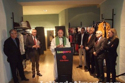 Cáritas inaugura su tienda Koopera Store en la Plaza San Sebastián. Fotos: JA Barrios.