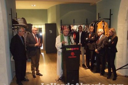 Cáritas inaugura su tienda Koopera Store en la Plaza San Sebastián. Fotos: JA Barrios.