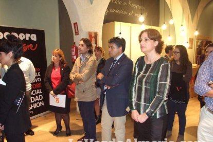 Cáritas inaugura su tienda Koopera Store en la Plaza San Sebastián. Fotos: JA Barrios.