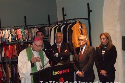 Cáritas inaugura su tienda Koopera Store en la Plaza San Sebastián. Fotos: JA Barrios.