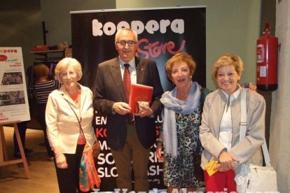 Cáritas inaugura su tienda Koopera Store en la Plaza San Sebastián. Fotos: JA Barrios.