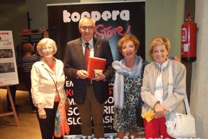 Cáritas inaugura su tienda Koopera Store en la Plaza San Sebastián. Fotos: JA Barrios.