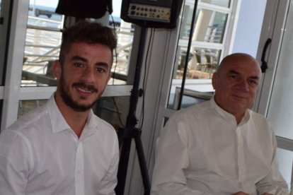 Pedro Molina recibe un almuerzo homenaje rodeado de amigos.