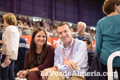 El candidato socialista a La Moncloa, Pedro Sánchez, comparte escenario con la presidenta de la Junta, Susana Díaz. Fotos: Juan Sánchez