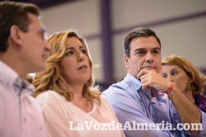 El candidato socialista a La Moncloa, Pedro Sánchez, comparte escenario con la presidenta de la Junta, Susana Díaz. Fotos: Juan Sánchez