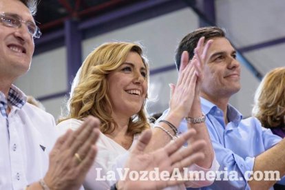 El candidato socialista a La Moncloa, Pedro Sánchez, comparte escenario con la presidenta de la Junta, Susana Díaz. Fotos: Juan Sánchez