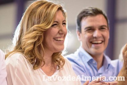 El candidato socialista a La Moncloa, Pedro Sánchez, comparte escenario con la presidenta de la Junta, Susana Díaz. Fotos: Juan Sánchez