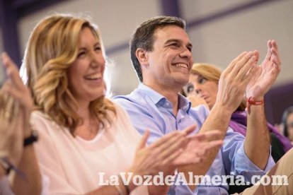 El candidato socialista a La Moncloa, Pedro Sánchez, comparte escenario con la presidenta de la Junta, Susana Díaz. Fotos: Juan Sánchez