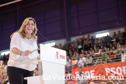 El candidato socialista a La Moncloa, Pedro Sánchez, comparte escenario con la presidenta de la Junta, Susana Díaz. Fotos: Juan Sánchez