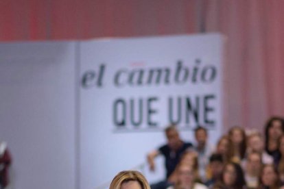 El candidato socialista a La Moncloa, Pedro Sánchez, comparte escenario con la presidenta de la Junta, Susana Díaz. Fotos: Juan Sánchez