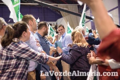 El candidato socialista a La Moncloa, Pedro Sánchez, comparte escenario con la presidenta de la Junta, Susana Díaz. Fotos: Juan Sánchez
