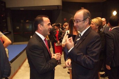 El luto por la matanza en París marca la fiesta de Almería