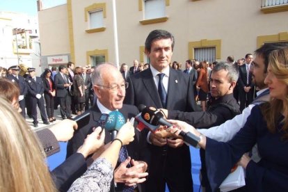 El luto por la matanza en París marca la fiesta de Almería