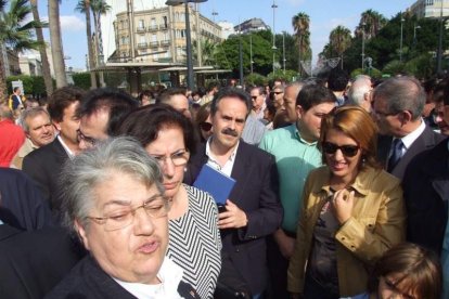 Medio millar de personas han participado en la concentración celebrada en la capital de la provincia. Fotos: JA Barrios