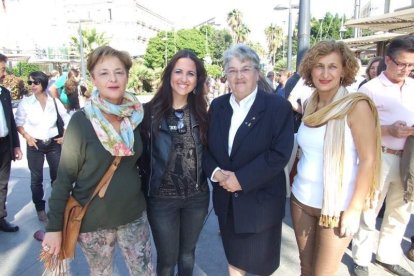 Medio millar de personas han participado en la concentración celebrada en la capital de la provincia. Fotos: JA Barrios