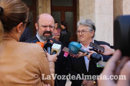 Minuto de silencio por las víctimas de los atentados terroristas de París del viernes 13.