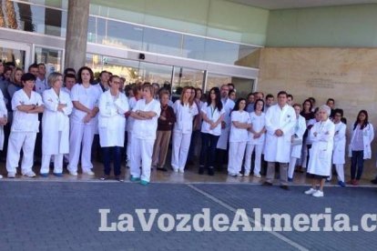 Minuto de silencio por las víctimas de los atentados terroristas de París del viernes 13.