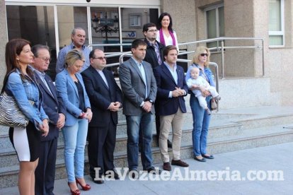 Minuto de silencio por las víctimas de los atentados terroristas de París del viernes 13.