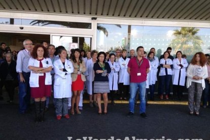 Minuto de silencio por las víctimas de los atentados terroristas de París del viernes 13.