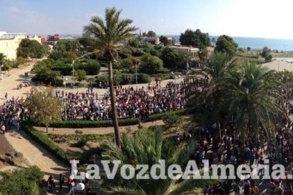 Minuto de silencio por las víctimas de los atentados terroristas de París del viernes 13.