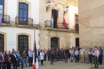 Minuto de silencio por las víctimas de los atentados terroristas de París del viernes 13.