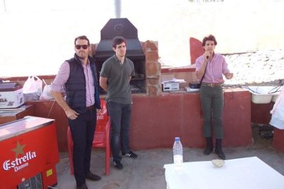 Junto a los toreros Ruiz Manuel y El César han asistido la concejala y el diputado de Cultura. Fotos: JA Barrios
