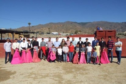 Junto a los toreros Ruiz Manuel y El César han asistido la concejala y el diputado de Cultura. Fotos: JA Barrios
