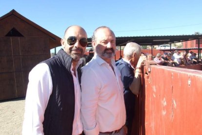 Junto a los toreros Ruiz Manuel y El César han asistido la concejala y el diputado de Cultura. Fotos: JA Barrios