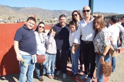 Junto a los toreros Ruiz Manuel y El César han asistido la concejala y el diputado de Cultura. Fotos: JA Barrios