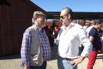 Junto a los toreros Ruiz Manuel y El César han asistido la concejala y el diputado de Cultura. Fotos: JA Barrios