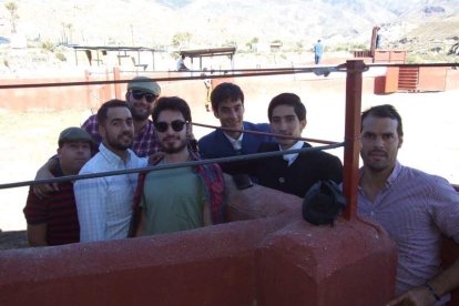 Junto a los toreros Ruiz Manuel y El César han asistido la concejala y el diputado de Cultura. Fotos: JA Barrios