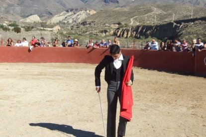 Junto a los toreros Ruiz Manuel y El César han asistido la concejala y el diputado de Cultura. Fotos: JA Barrios