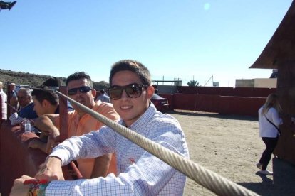 Junto a los toreros Ruiz Manuel y El César han asistido la concejala y el diputado de Cultura. Fotos: JA Barrios