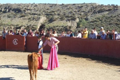 Junto a los toreros Ruiz Manuel y El César han asistido la concejala y el diputado de Cultura. Fotos: JA Barrios