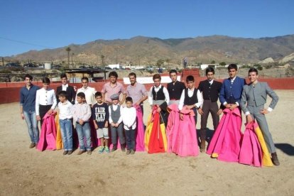 Junto a los toreros Ruiz Manuel y El César han asistido la concejala y el diputado de Cultura. Fotos: JA Barrios