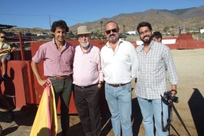 Junto a los toreros Ruiz Manuel y El César han asistido la concejala y el diputado de Cultura. Fotos: JA Barrios