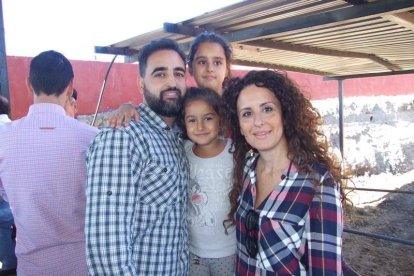 Junto a los toreros Ruiz Manuel y El César han asistido la concejala y el diputado de Cultura. Fotos: JA Barrios