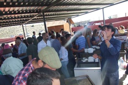 Junto a los toreros Ruiz Manuel y El César han asistido la concejala y el diputado de Cultura. Fotos: JA Barrios