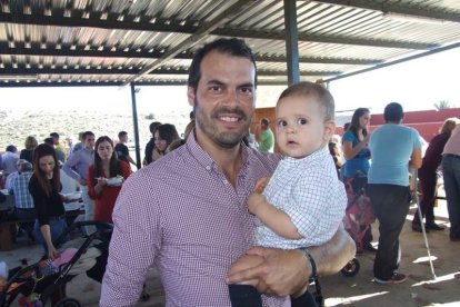 Junto a los toreros Ruiz Manuel y El César han asistido la concejala y el diputado de Cultura. Fotos: JA Barrios