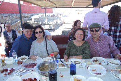 Junto a los toreros Ruiz Manuel y El César han asistido la concejala y el diputado de Cultura. Fotos: JA Barrios