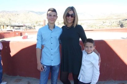 Junto a los toreros Ruiz Manuel y El César han asistido la concejala y el diputado de Cultura. Fotos: JA Barrios