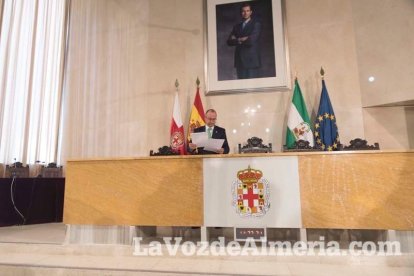 Pleno extraordinario en el que Luis Rogelio Rodríguez- Comendador ha dimitido como alcalde de Almería dando paso a Ramón Fernández-Pache